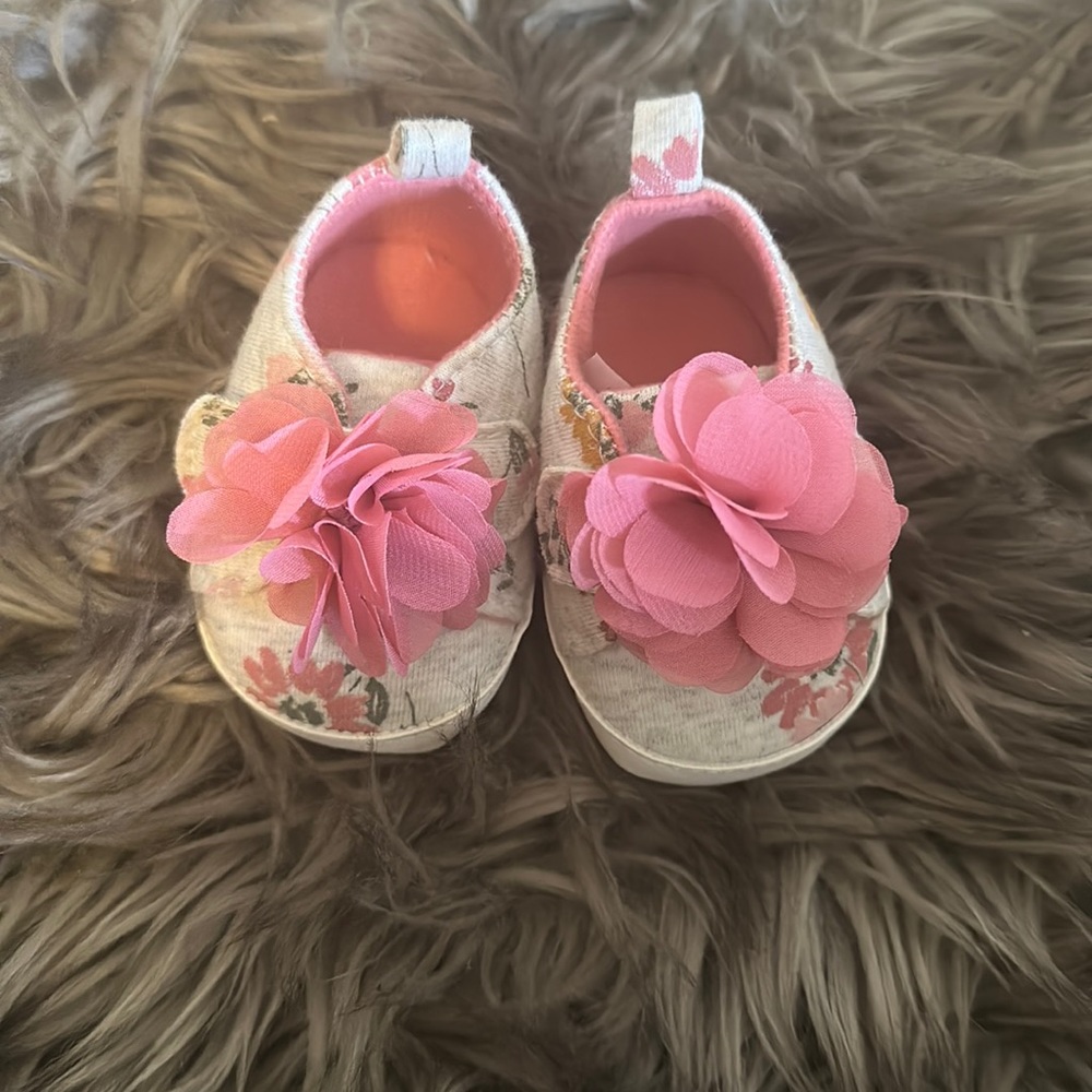 Carter’s floral, Newborn